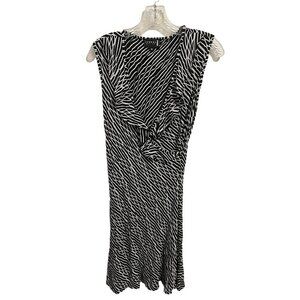 Ivonne Petite sleeveless Black/white Dress Woman’s size med